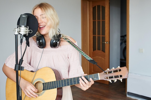 Professional singing lessons instructor demonstrating vocal techniques and music training methods